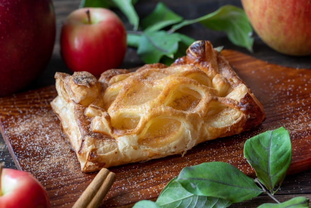 弘前市の名物グルメ アップルパイ